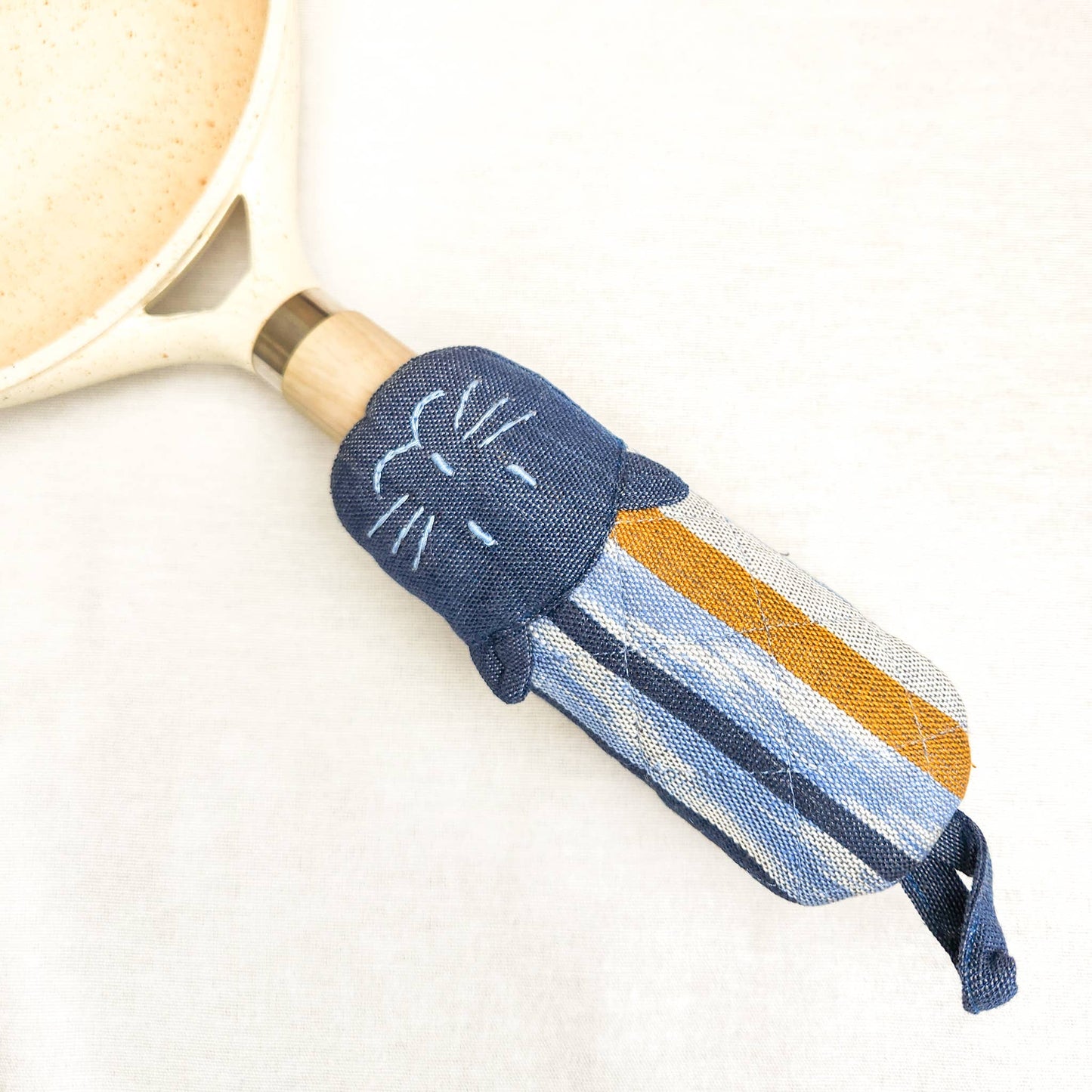 Skillet Handle Holder-cat